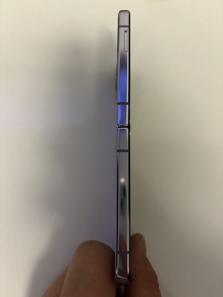 Samsung Z flip 4 albastru la cutie impecabil