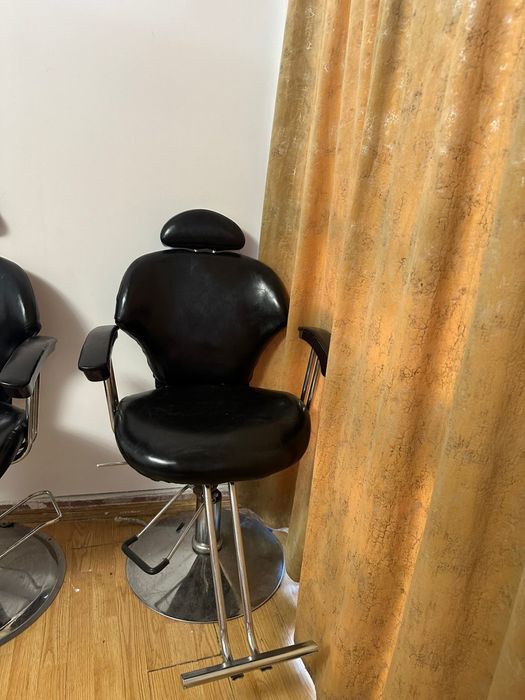 Scaune frizerie.