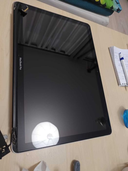Display Apple MacBook Pro 15" + capac si cabluri