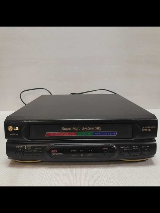 VHS видеоплеер LG W142W
