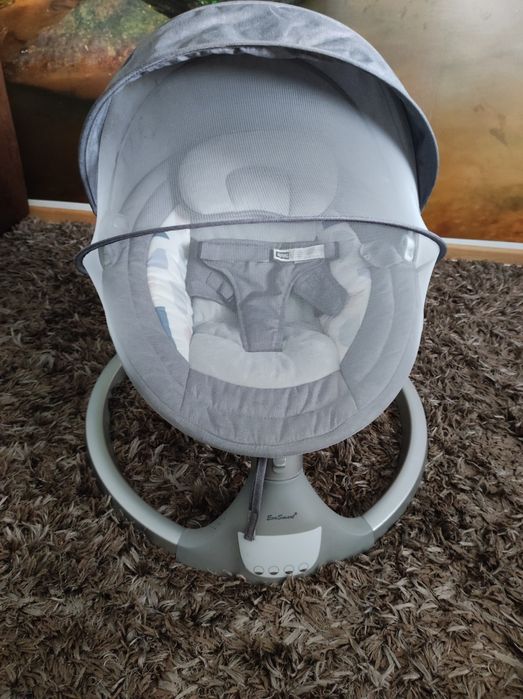 Leagăn electric pentru bebeluși cu sunete