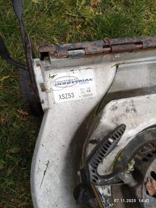 Mașina de tuns iarba cu tracțiune cardan