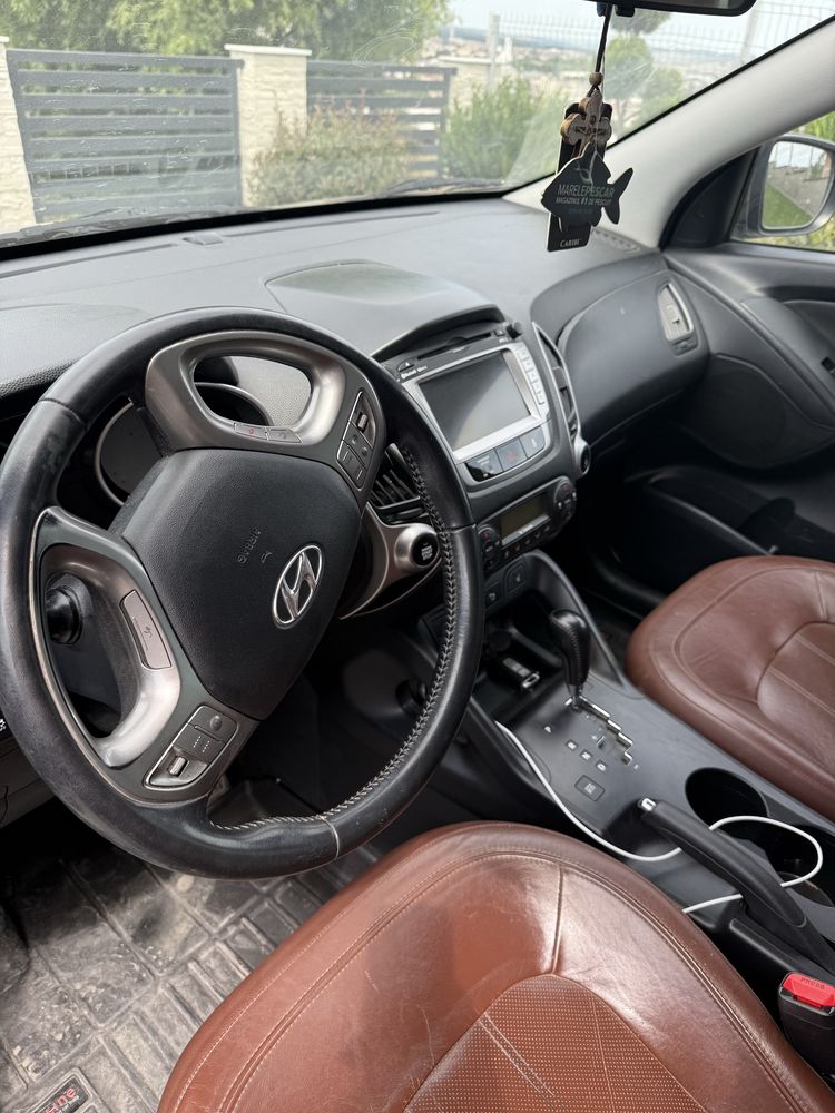 Vand hyundai ix35 ,  4x4 , cutie automata