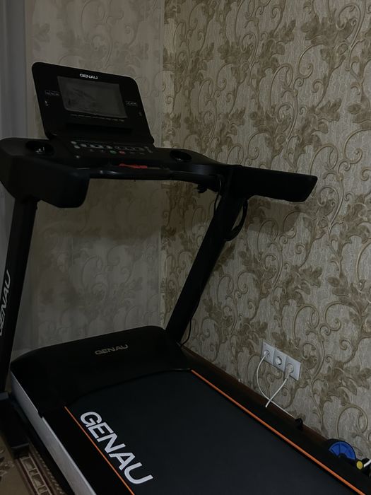 Продается беговая дорожка Genau Crown G530