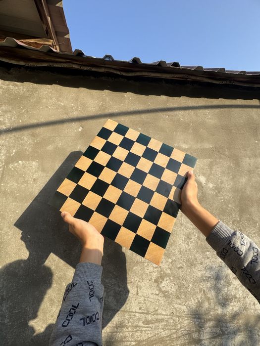 Шахматы ручной работы из смолы и дерева