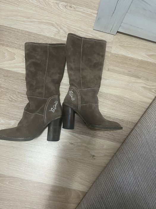 Cizma din piele intoarsa