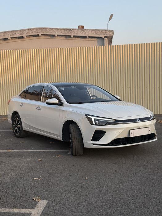 Roewe ER6 100 % elektr