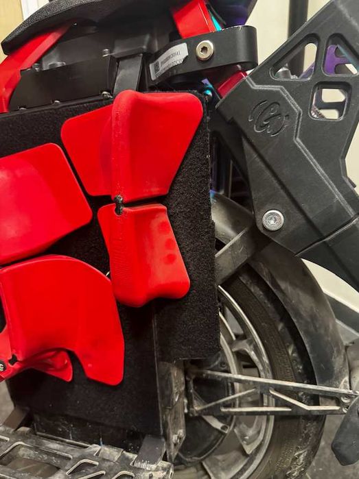 EUC - Kingsong S22 Pro + падове и аксесоари