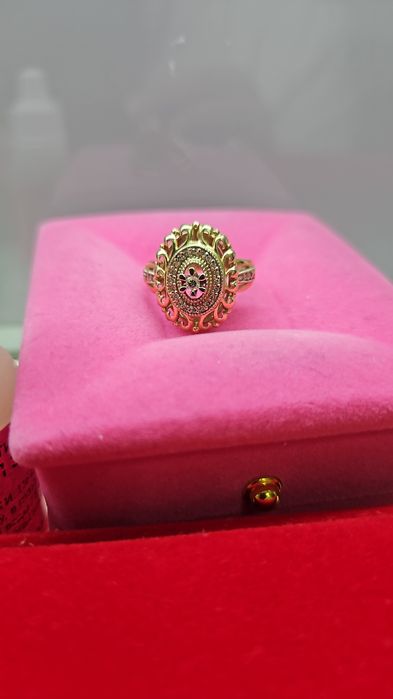 Кольцо с бриллиантом