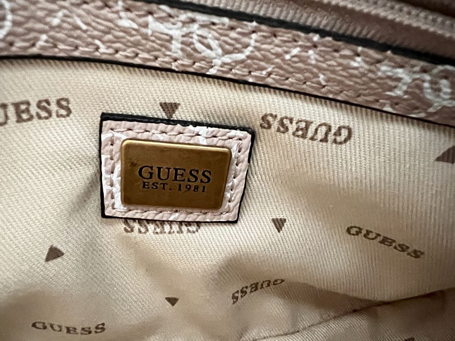 Дамска чанта Guess