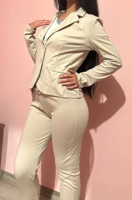 Дамски елегантен костюм