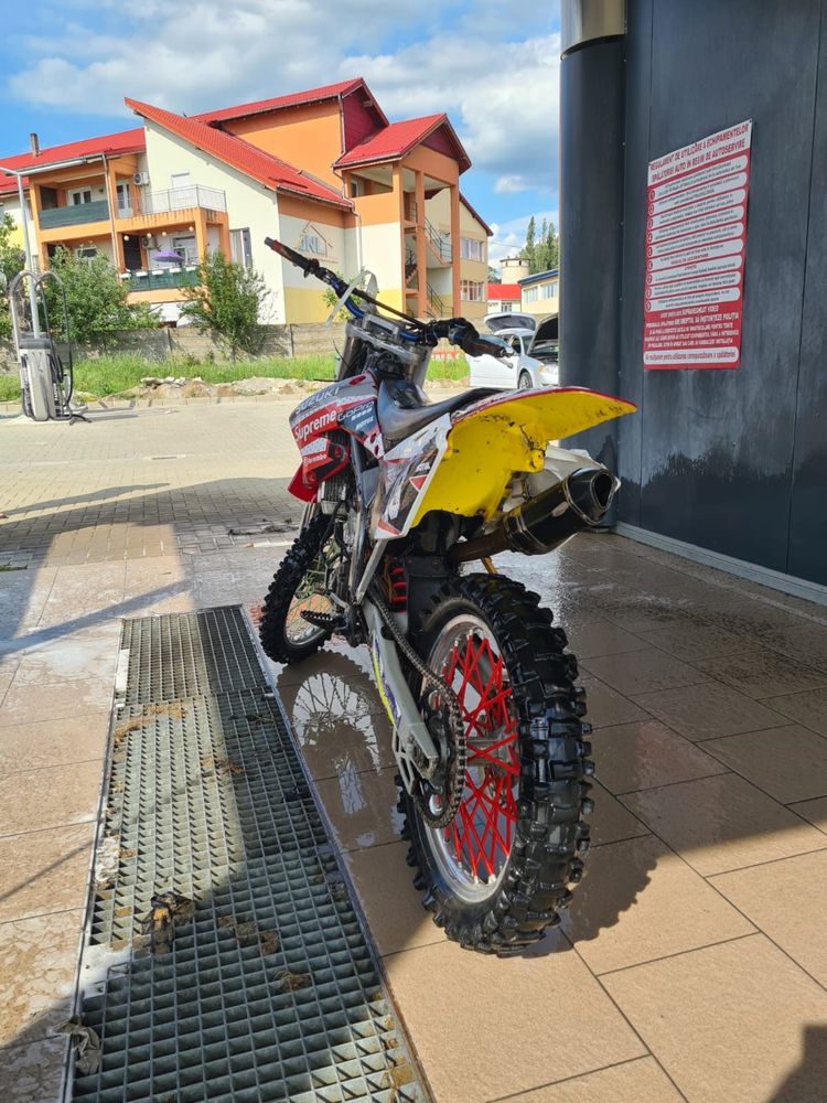 Suzuki cross 250