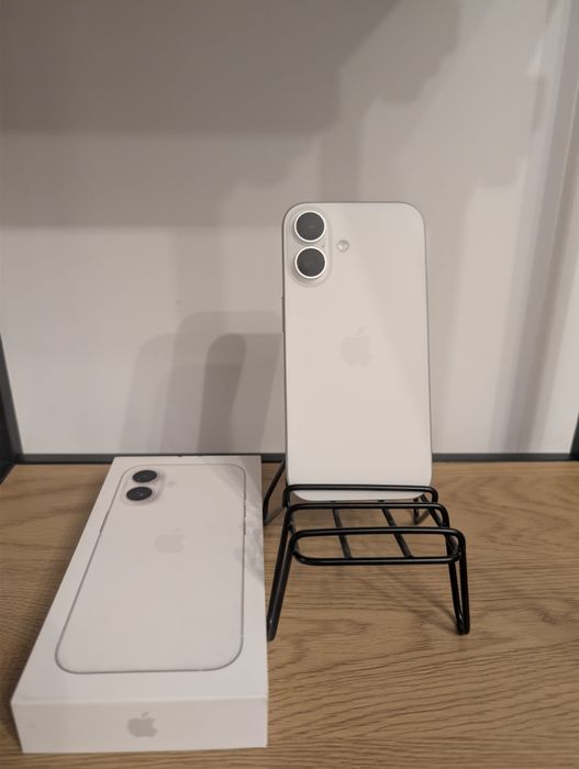 iPhone 16 White, 256 GB, 70 cicluri de încărcare