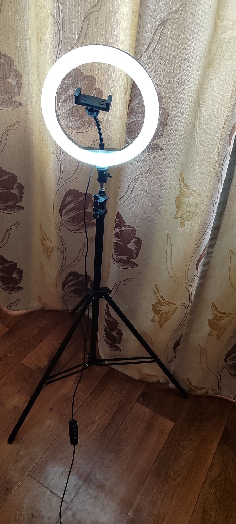 Продам новые Led лампы 2 штуки