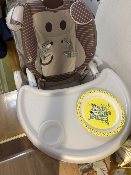 Scaun de masă pt copii 6 luni- 4 ani Chicco Polyy în stare excelenta