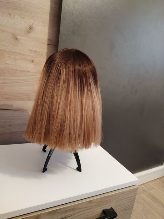 Vând peruci în stare foarte buna