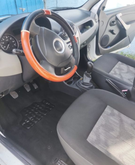 Dacia Sandero 1,4 2009 fara AC.