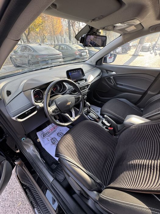 Tracker2 qora rang sotiladi