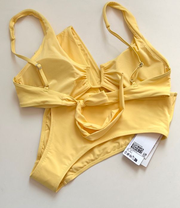 H&M нов бански от две части в наситен пастелно жълт цвят