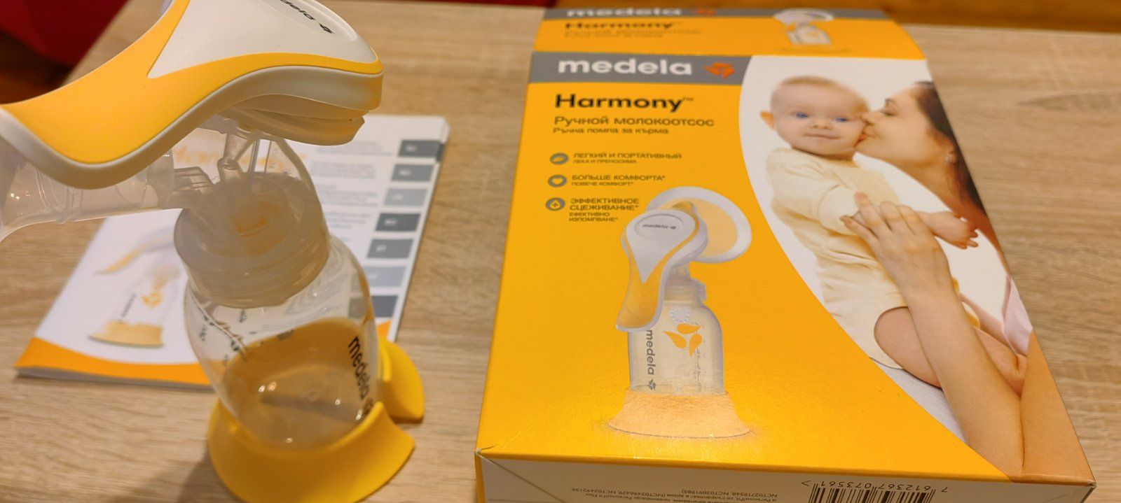 Двуфазна ръчна помпа за кърма Medela Harmony +  подарък