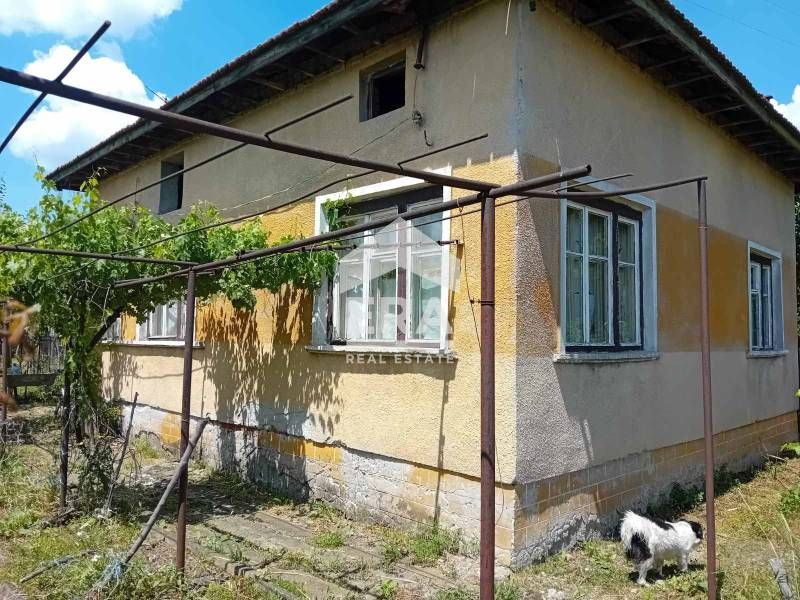 ЕРА Фаворит продава ексклузивно къща с двор в с. Медковец, общ. Монтан