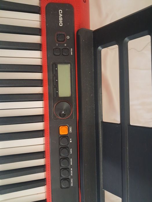 Vand orga CASIO ca și  nouă