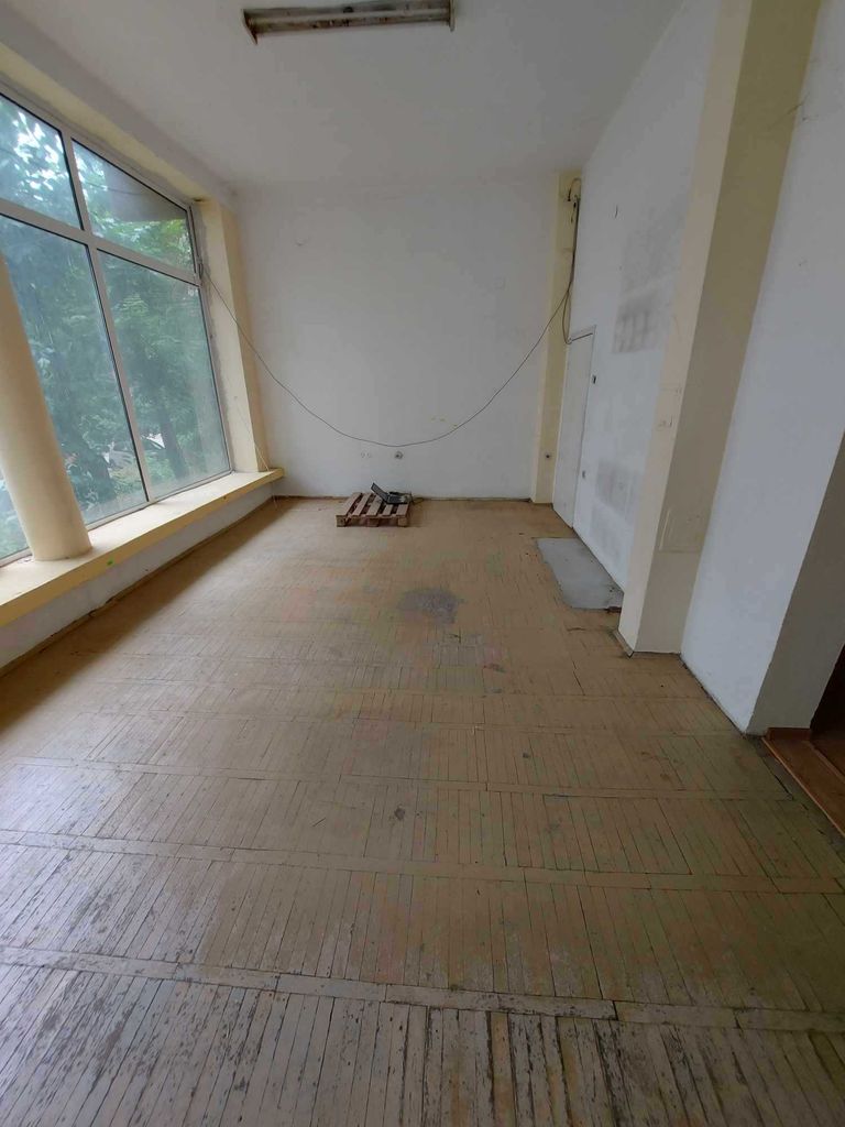 Дава се под наем Магазин в Търговище, Център - 80 кв.м за 357 € - Снимка #1