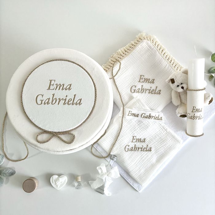 Cufar si trusou personalizat pentru botez