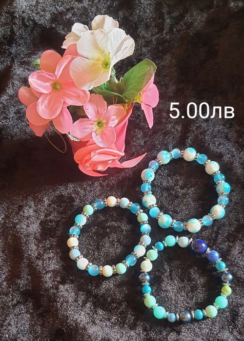 Бижута - гривни, обеци , мартеници.