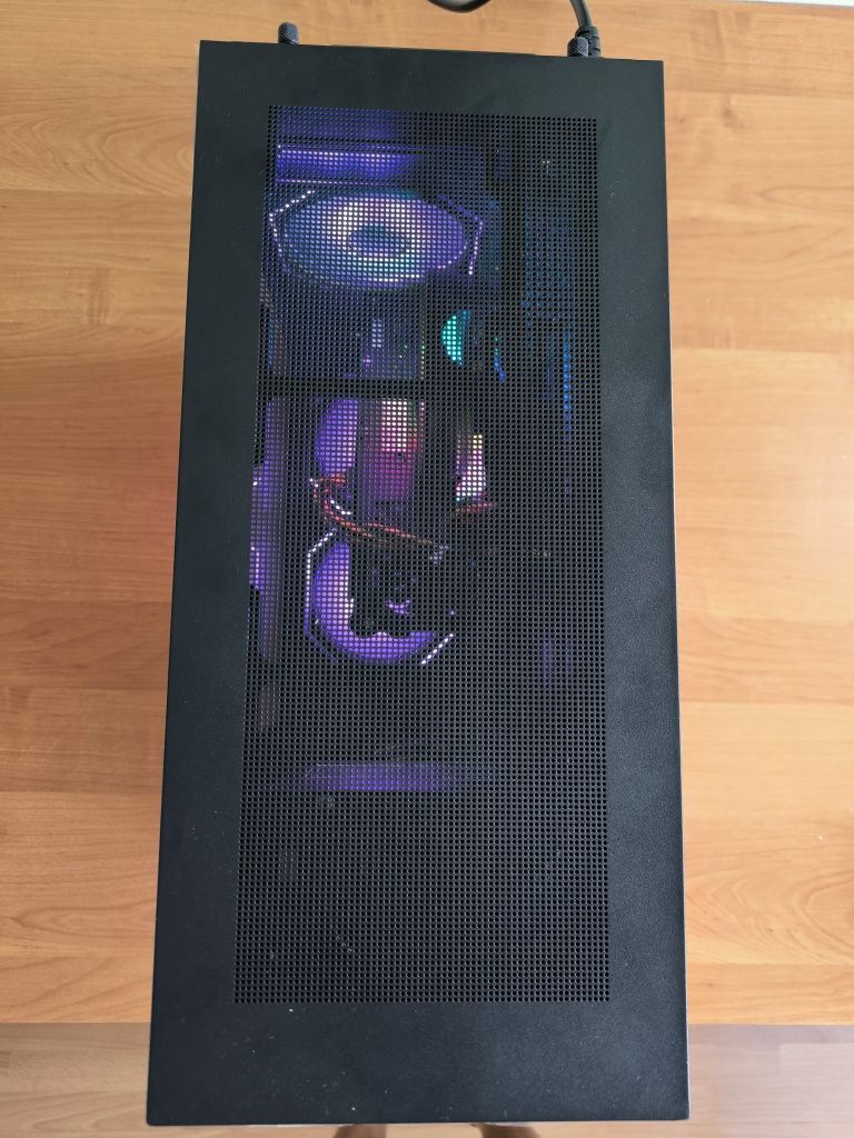 ПК новый .В корпусе от 1stplayer с дисплеем