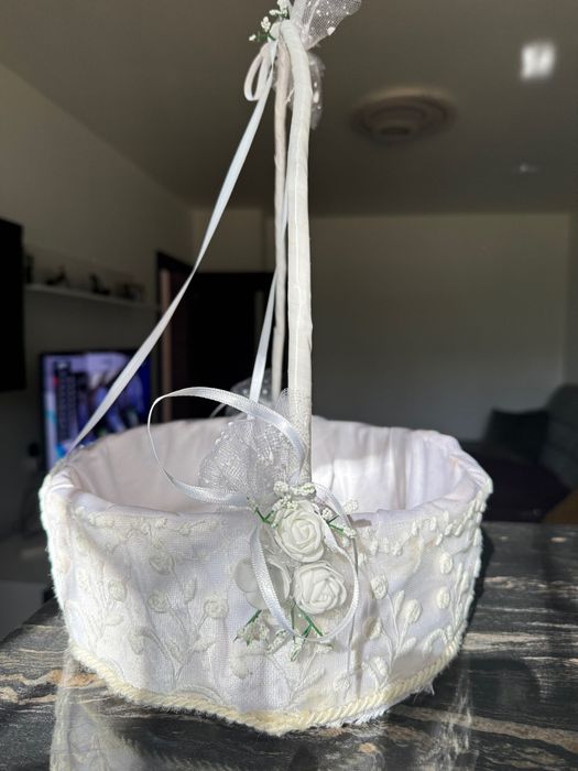 Елегантна кошница за подаръци или ритуали