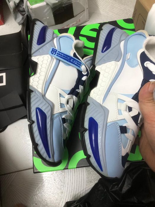 Vand 2 perechi adidasi DG - Noi
