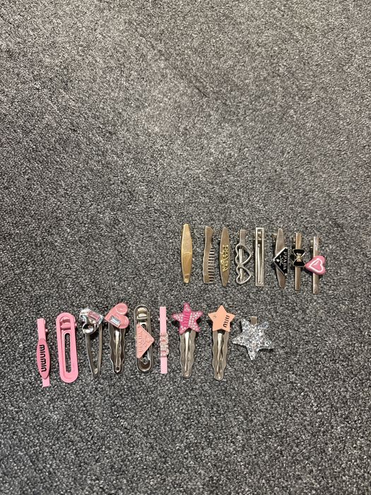 Продам заколки новые