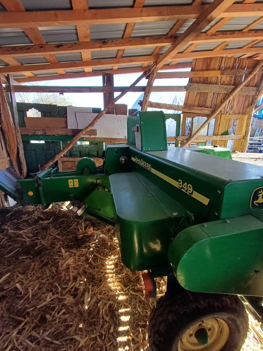 Vând presă de balotat john deere 349