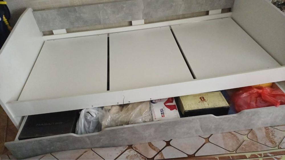 Продам кровать, без матраса