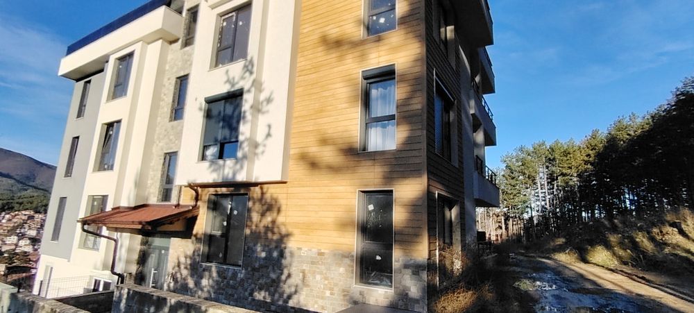 Продава се напълно нов, луксозно обзаведен апартамент във Велинград