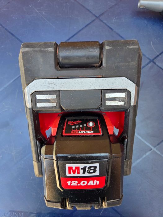 Акумулаторен Лед Прожектор Milwaukee M18 PAL 18V 12.0 Ah Батерия