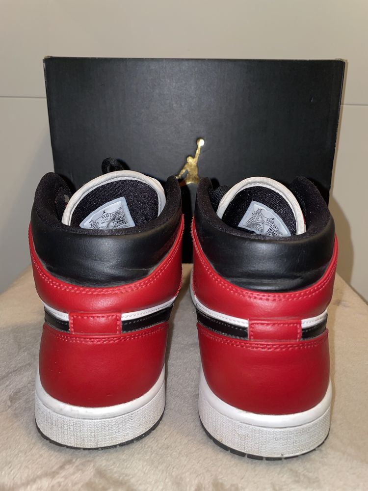 Jordan Mid One Chicago Black Toe Black Gym Red Noir marimea 40.5