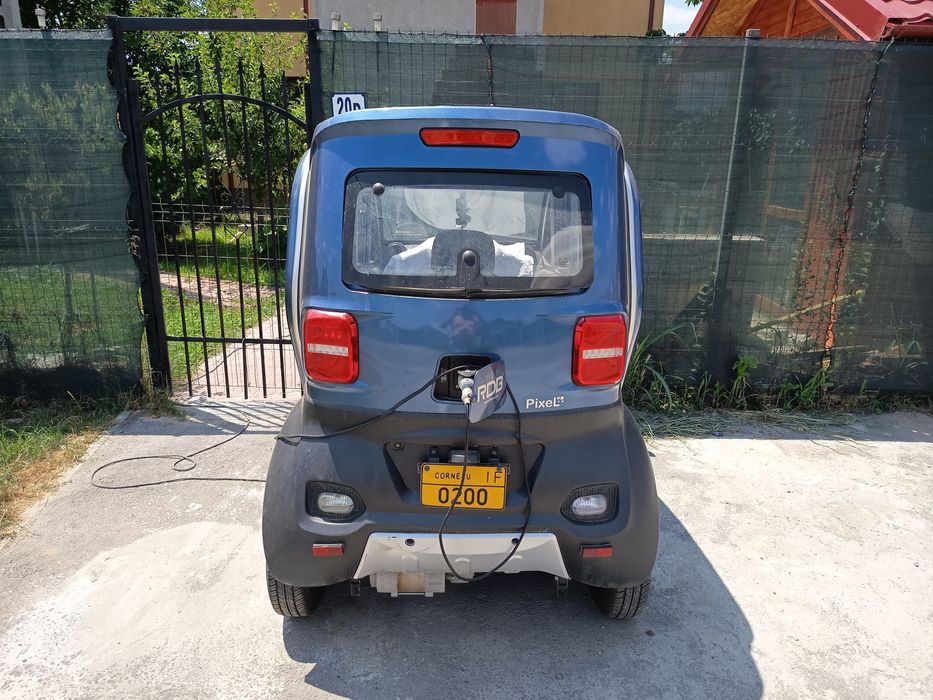 Vând triciclu rdb pixel. Nu necesită permis de conducere