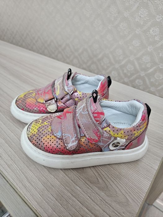 Продам кросовки летние Bebetom