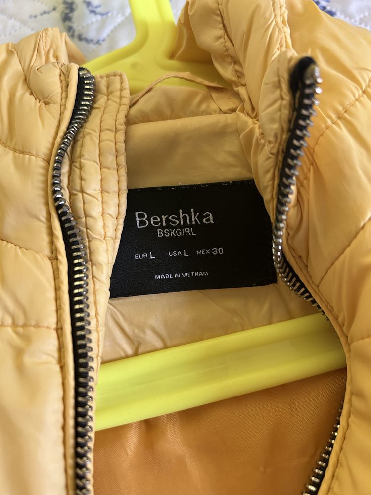 Яке с качулта от Bershka - размер L