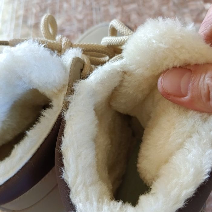 Продам новую зимнюю ботинку