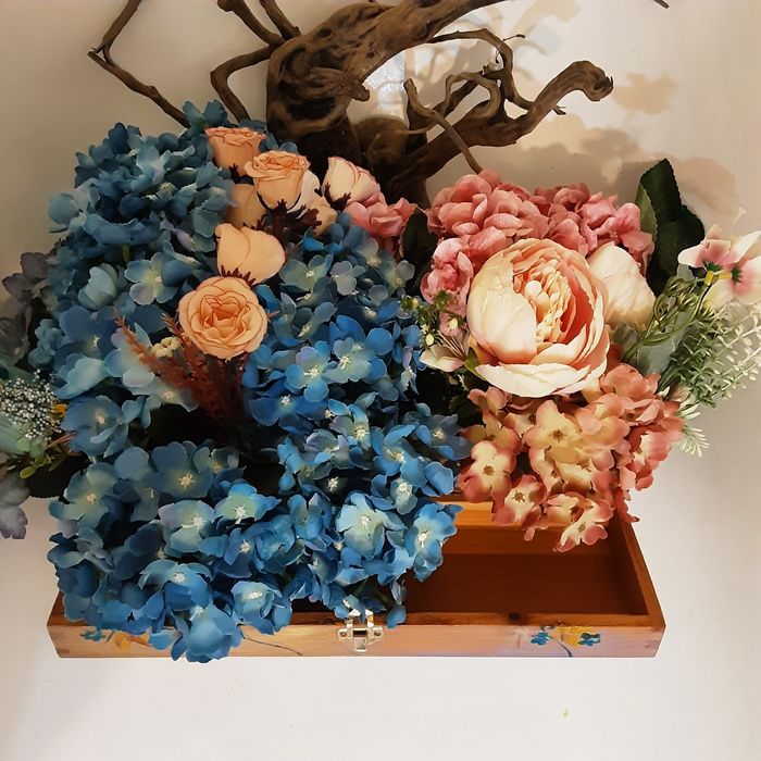 Decoratiune florala in cutie lemn pictata manuala