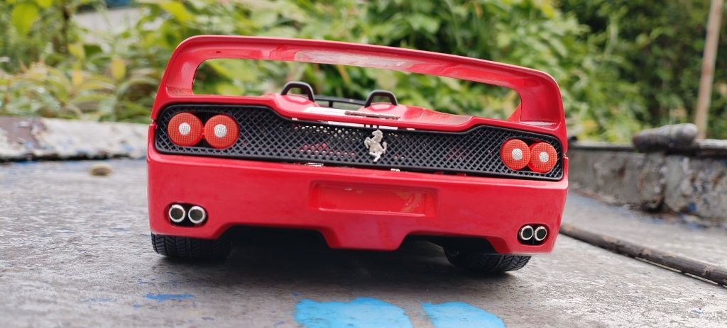 Ferrari F50 1:18 + подарък Ferrari f40