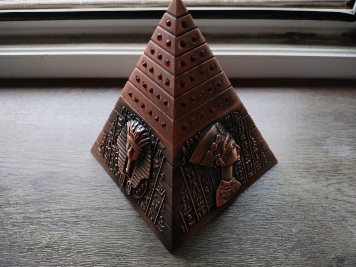 Шкатулка египетская пирамида 10х10см медь