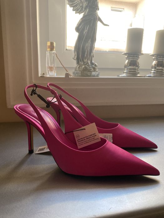 Pantofi din satin siclam Zara