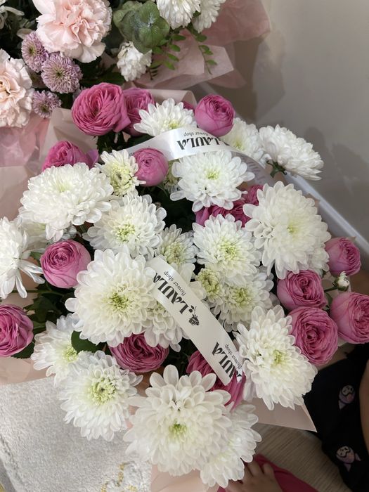 Цветы свежие.