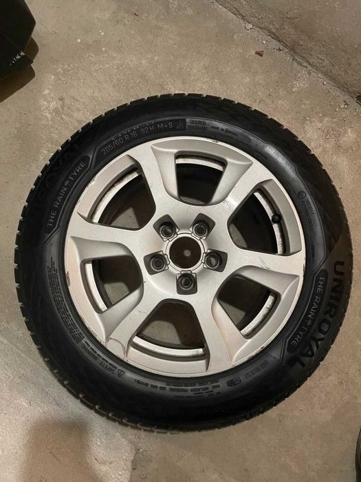 Комплект зимни гуми с джанти 205/60/16 Унироял