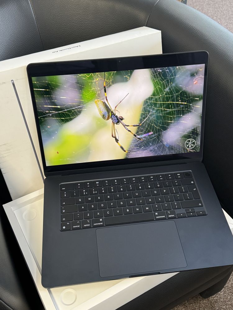 MacBook Air 15 - inch / Apple M2 / RAM - 8 Gb / 256 gb |