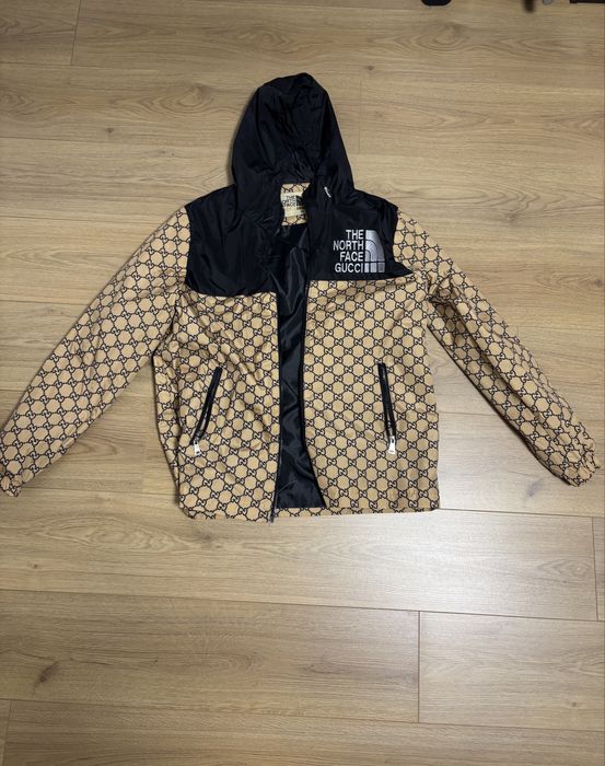Geacă model The North Face x Gucci, mărime XL, nouă